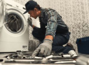 Tecnico di riparazione lavatrice